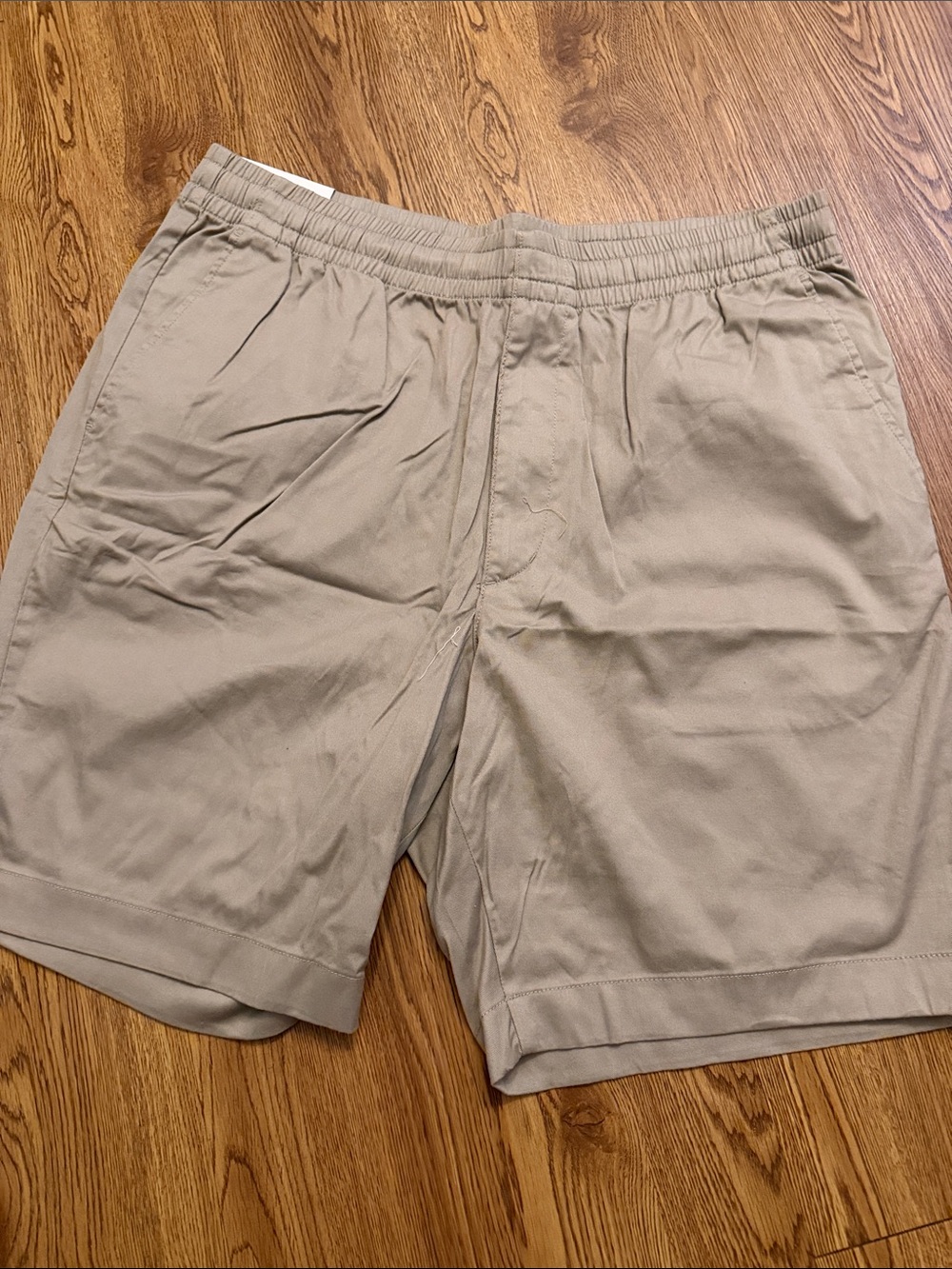 Uniqlo Men's Dry Stretch Easy Shorts in Light Taupe